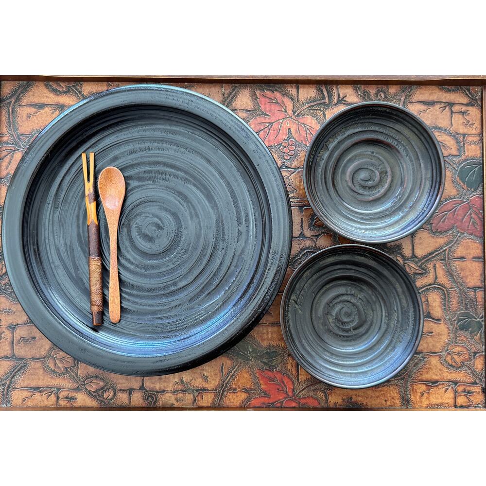 Vintage Black Japanese Urushi Lacquerware Set, 1 Large + 5 Small Plates